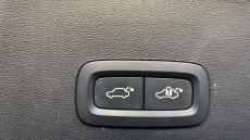 Volvo XC40 2.0 B3P Ultra Dark 5dr Auto Petrol Estate